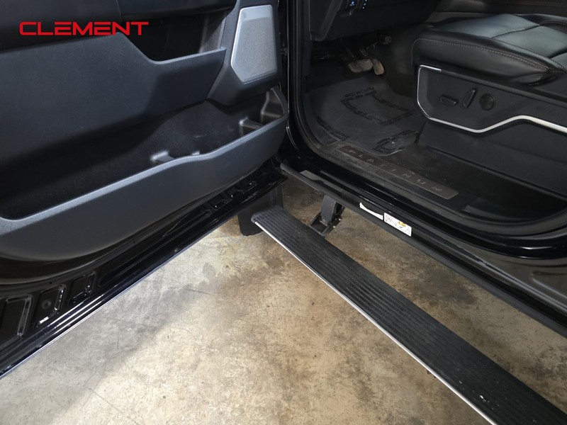Ford Super Duty F-450 DRW Vehicle Image 11