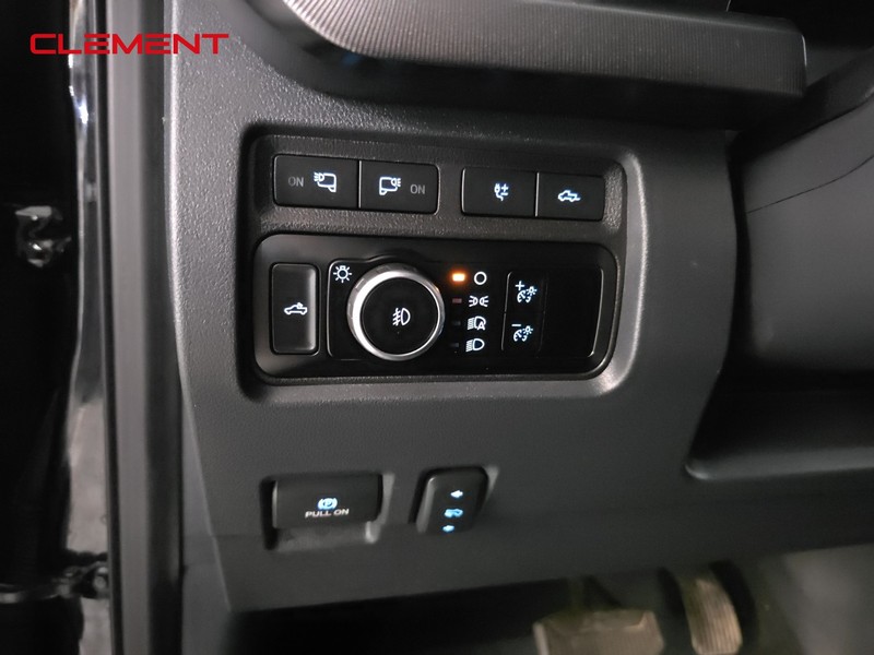 Ford Super Duty F-450 DRW Vehicle Image 13