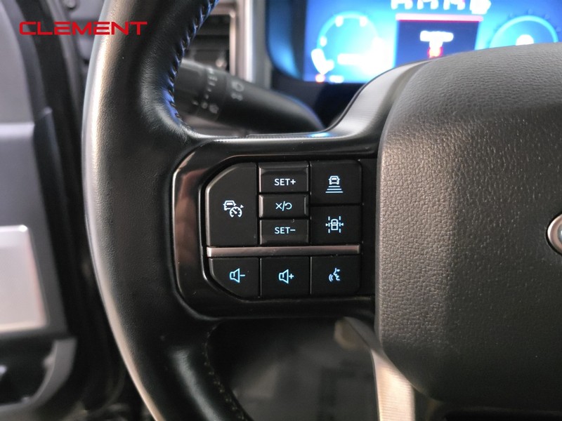 Ford Super Duty F-450 DRW Vehicle Image 15