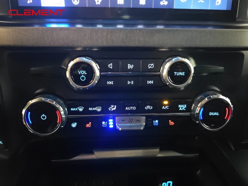 Ford Super Duty F-450 DRW Vehicle Image 22