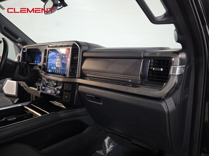 Ford Super Duty F-450 DRW Vehicle Image 36