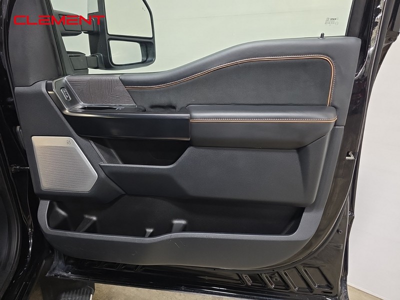 Ford Super Duty F-450 DRW Vehicle Image 37