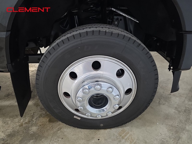 Ford Super Duty F-450 DRW Vehicle Image 38