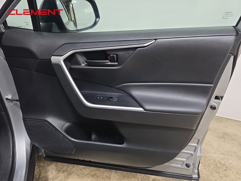 Toyota RAV4 Vehicle Image 32