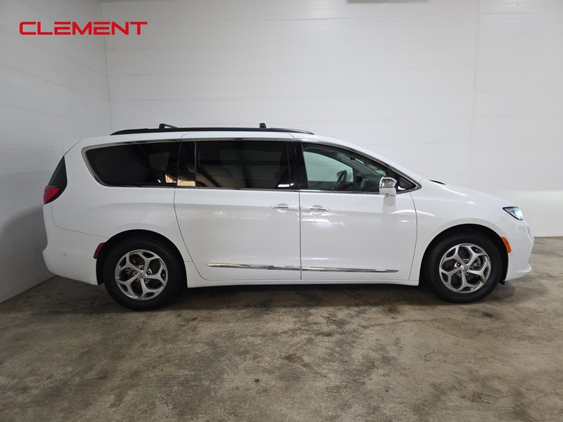Chrysler Pacifica Vehicle Image 04