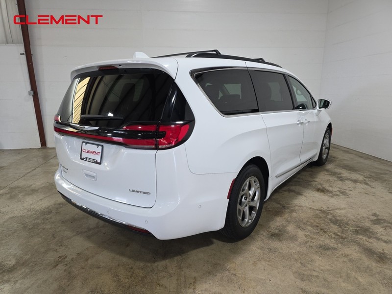 Chrysler Pacifica Vehicle Image 06