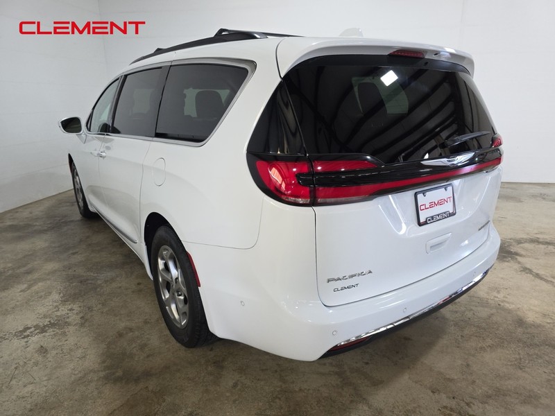 Chrysler Pacifica Vehicle Image 09