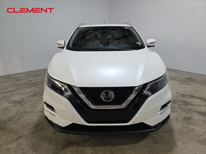 Nissan Rogue Sport Vehicle Image 02