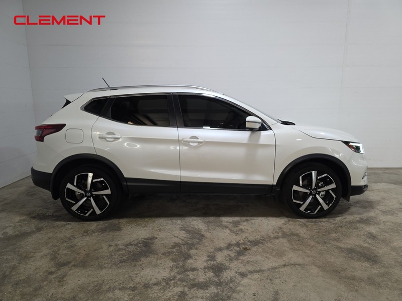Nissan Rogue Sport Vehicle Image 04