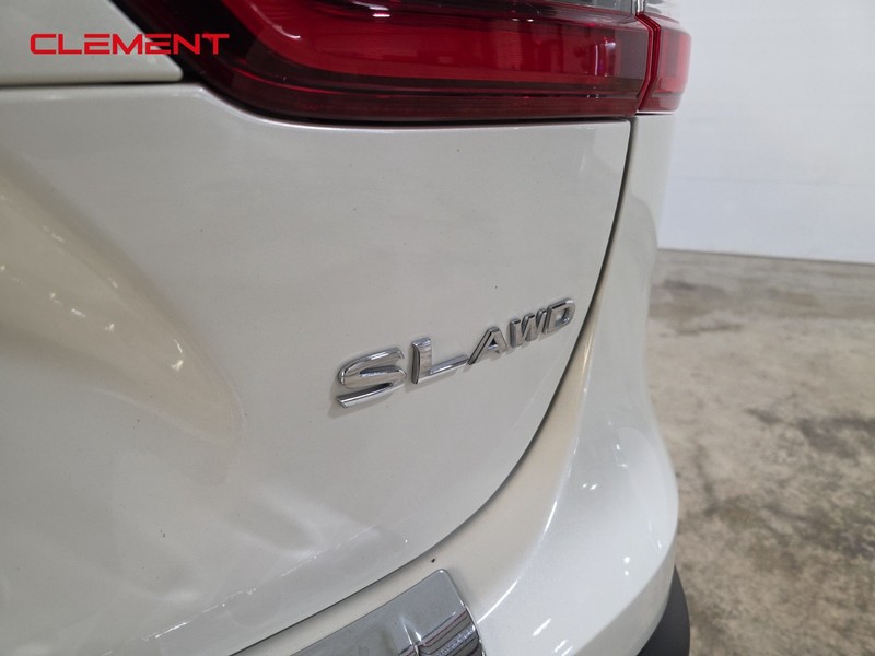Nissan Rogue Sport Vehicle Image 09
