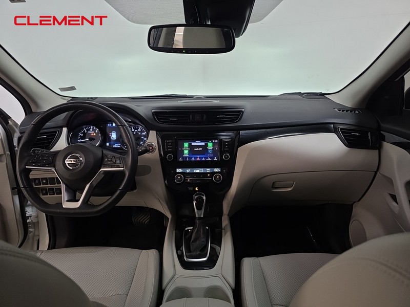 Nissan Rogue Sport Vehicle Image 11
