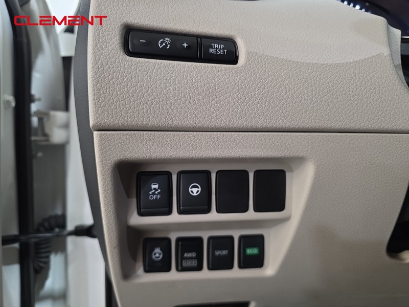 Nissan Rogue Sport Vehicle Image 12