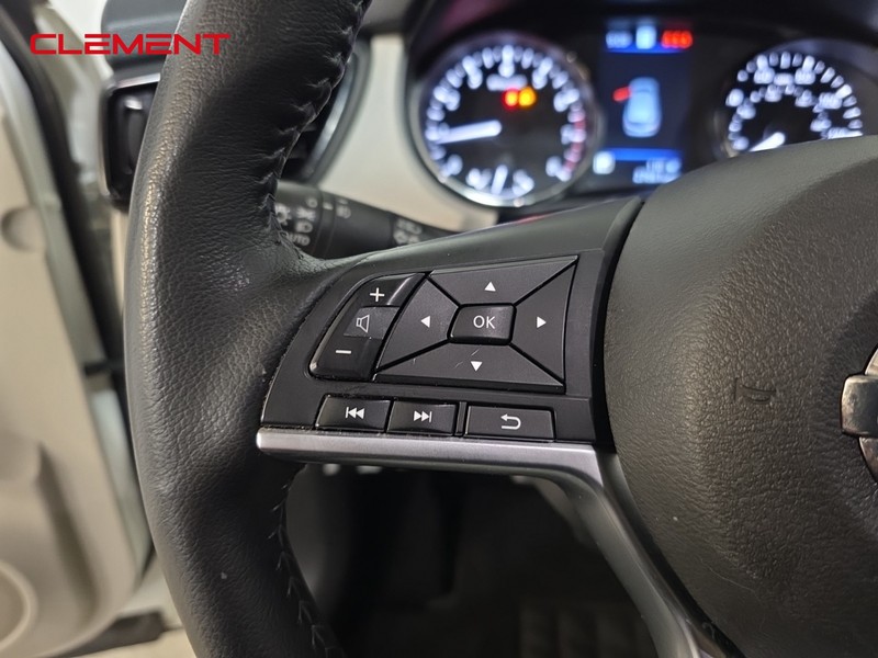 Nissan Rogue Sport Vehicle Image 14