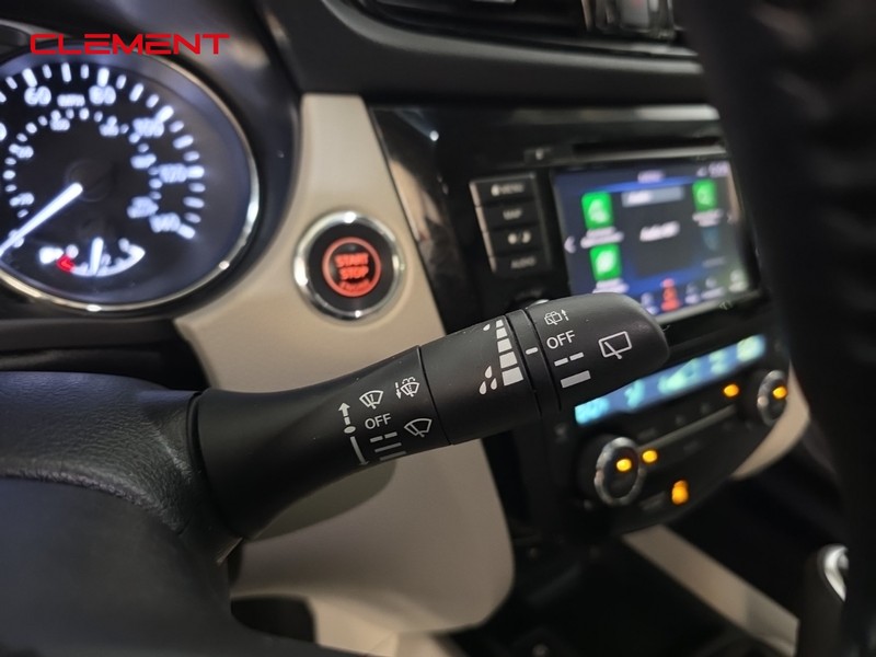 Nissan Rogue Sport Vehicle Image 16
