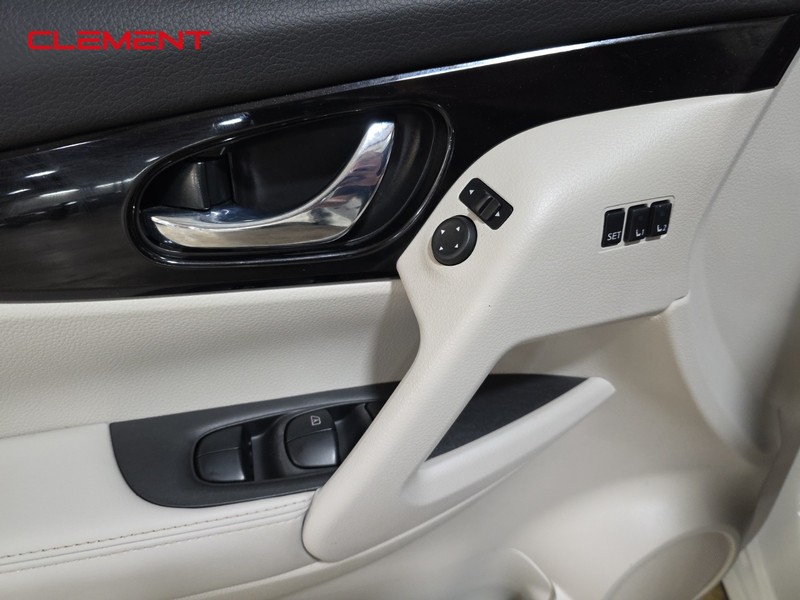Nissan Rogue Sport Vehicle Image 24