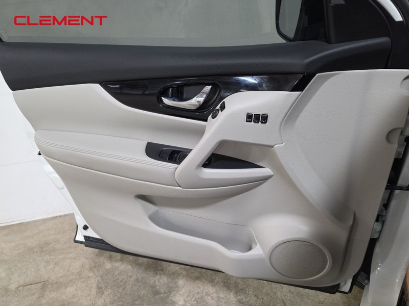 Nissan Rogue Sport Vehicle Image 25