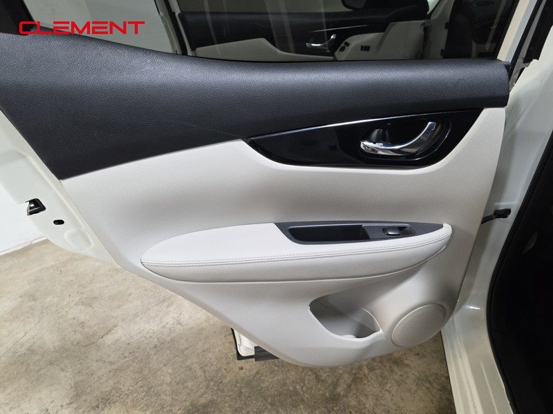 Nissan Rogue Sport Vehicle Image 28