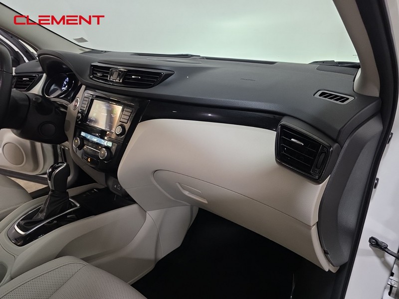 Nissan Rogue Sport Vehicle Image 32