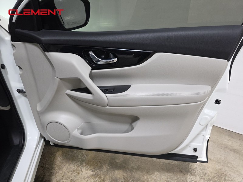 Nissan Rogue Sport Vehicle Image 33
