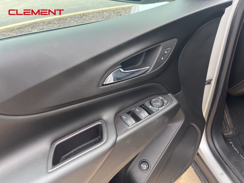 Chevrolet Equinox Vehicle Image 24