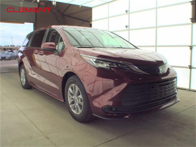 Toyota Sienna Vehicle Image 02