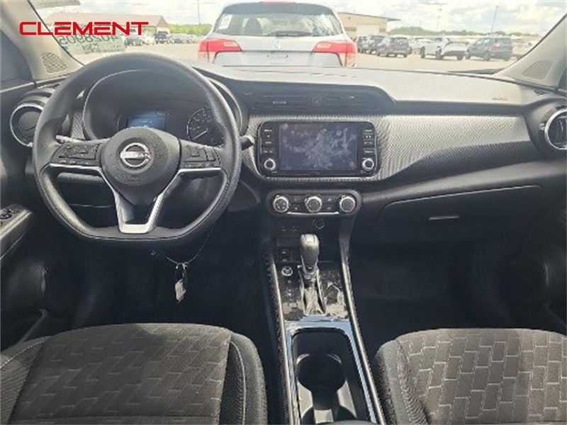 Nissan Kicks Vehicle Image 04