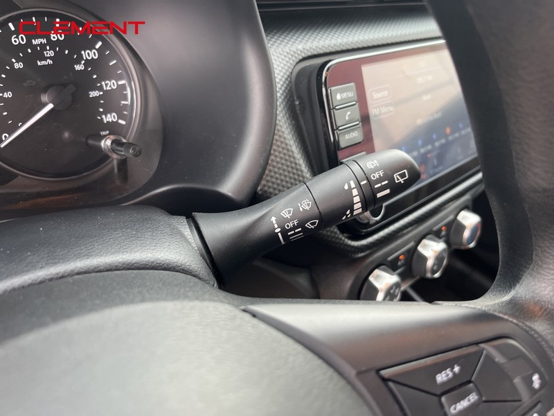 Nissan Kicks Vehicle Image 08