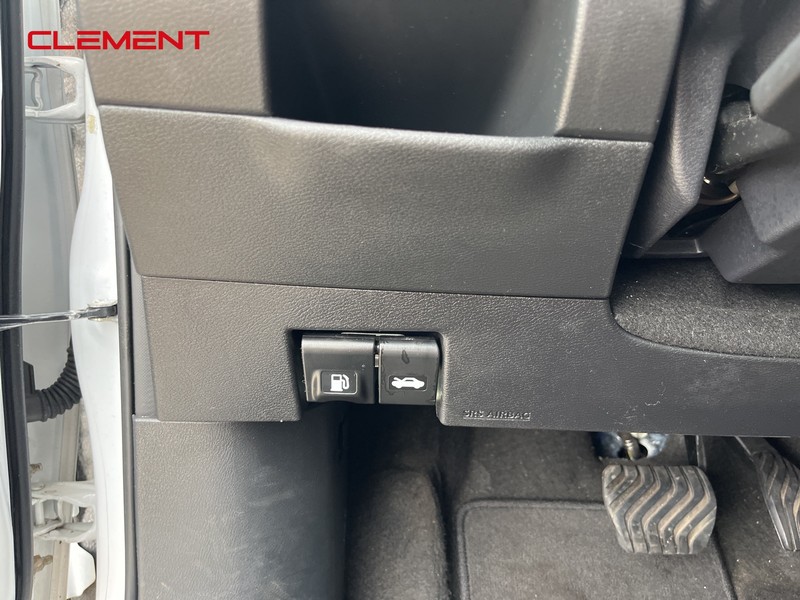 Nissan Kicks Vehicle Image 10