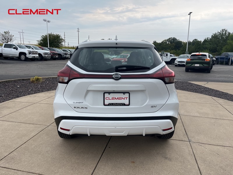 Nissan Kicks Vehicle Image 21
