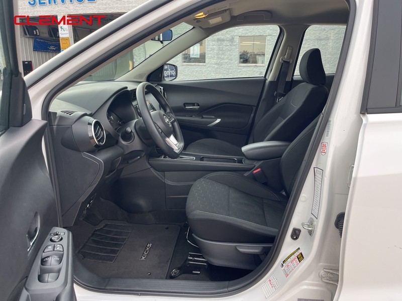 Nissan Kicks Vehicle Image 24
