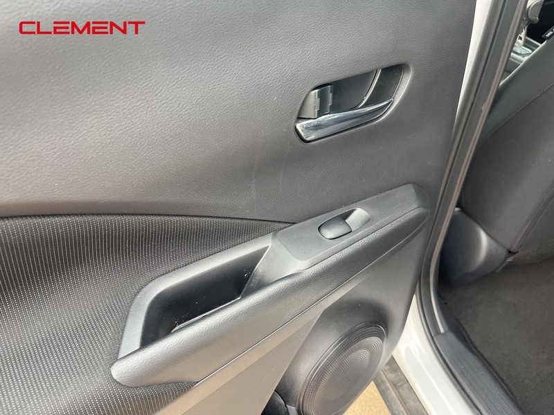 Nissan Kicks Vehicle Image 32