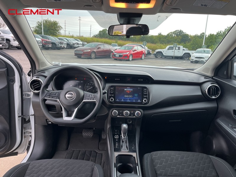 Nissan Kicks Vehicle Image 37