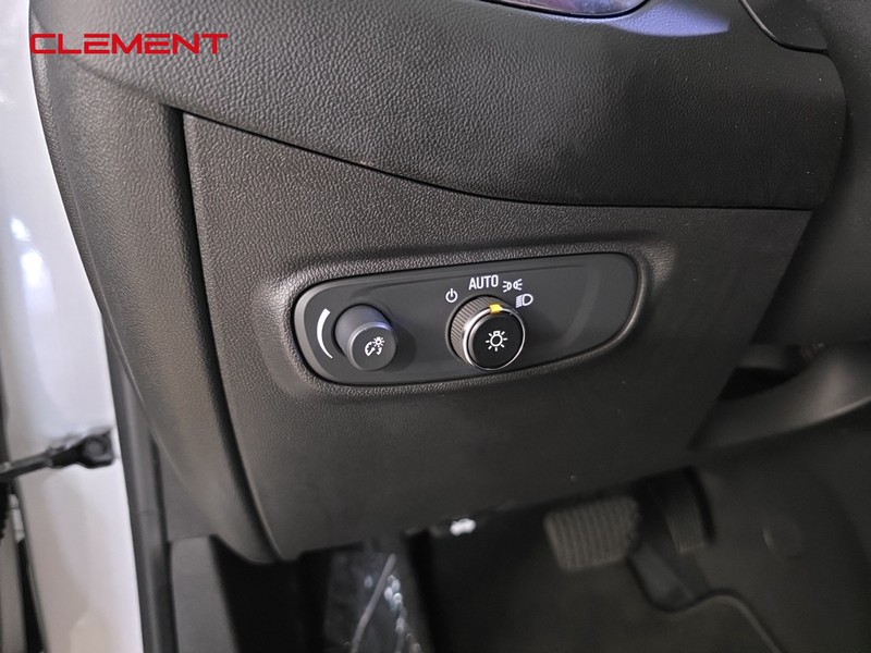 Chevrolet Equinox Vehicle Image 11