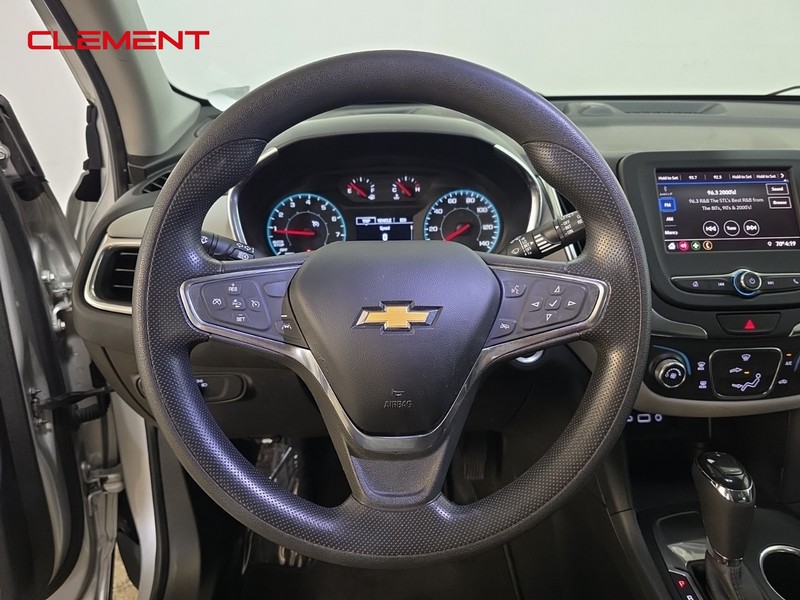 Chevrolet Equinox Vehicle Image 12
