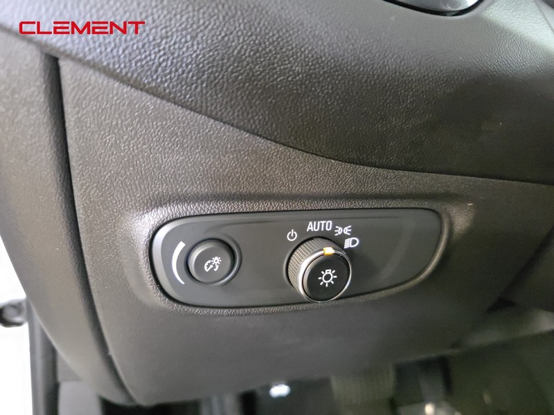 Chevrolet Equinox Vehicle Image 12