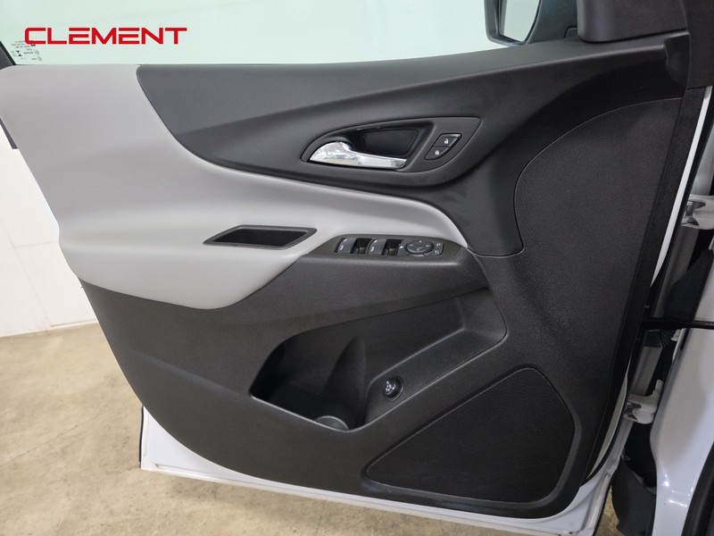 Chevrolet Equinox Vehicle Image 23