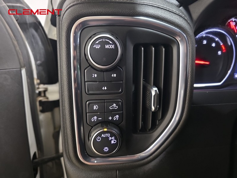 Chevrolet Silverado 2500HD Vehicle Image 11