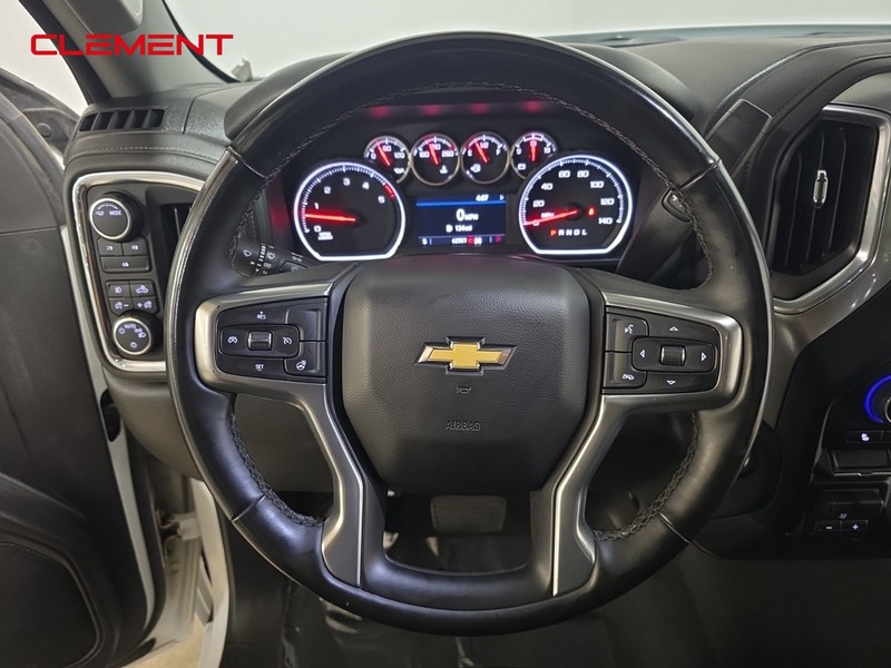 Chevrolet Silverado 2500HD Vehicle Image 12