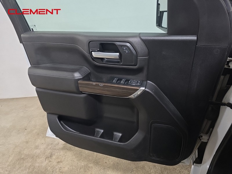 Chevrolet Silverado 2500HD Vehicle Image 22