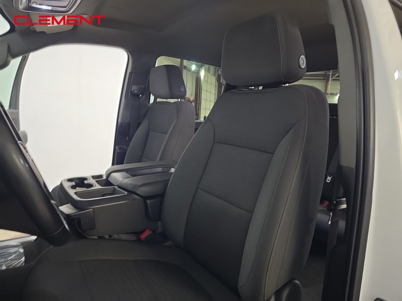 Chevrolet Silverado 2500HD Vehicle Image 24