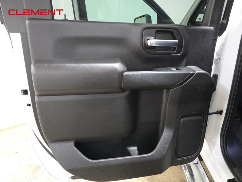 Chevrolet Silverado 2500HD Vehicle Image 25