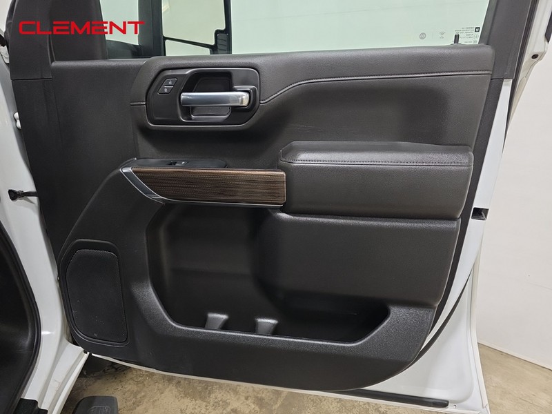 Chevrolet Silverado 2500HD Vehicle Image 30