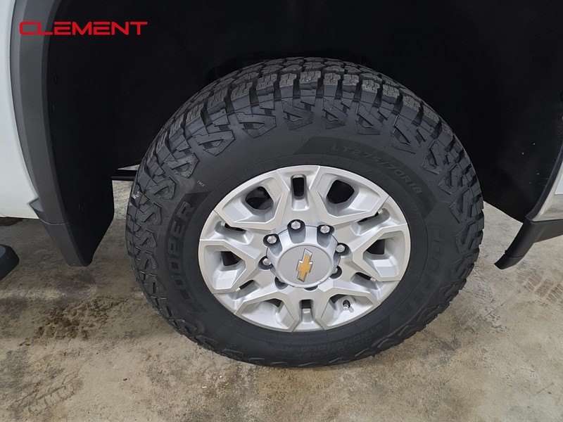 Chevrolet Silverado 2500HD Vehicle Image 31