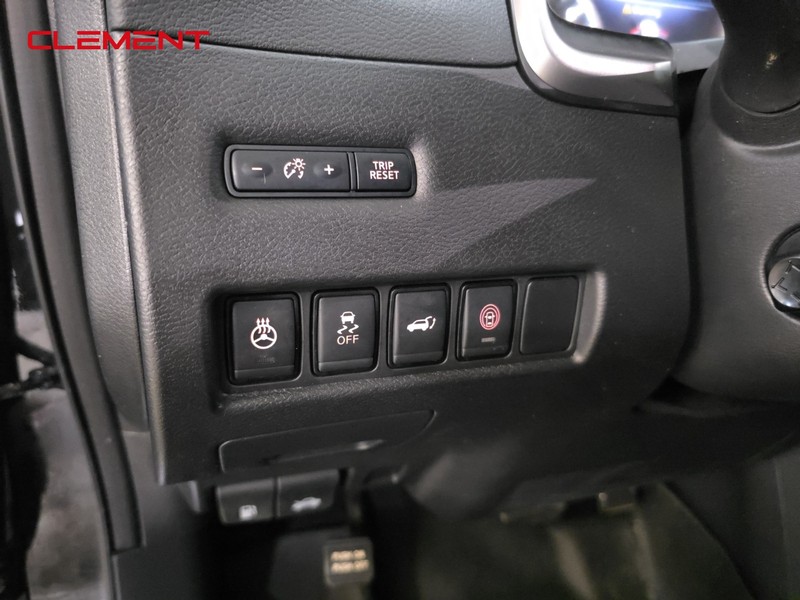 Nissan Murano Vehicle Full-screen Gallery Image 12