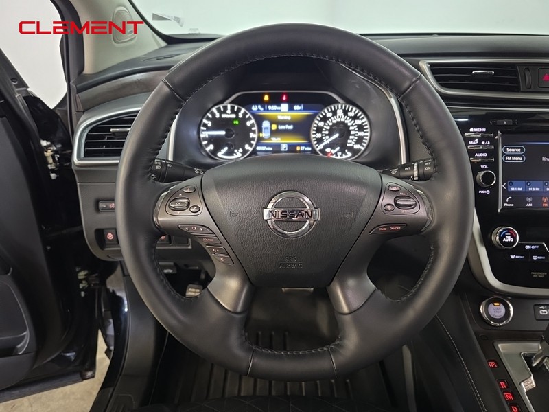 Nissan Murano Vehicle Full-screen Gallery Image 13