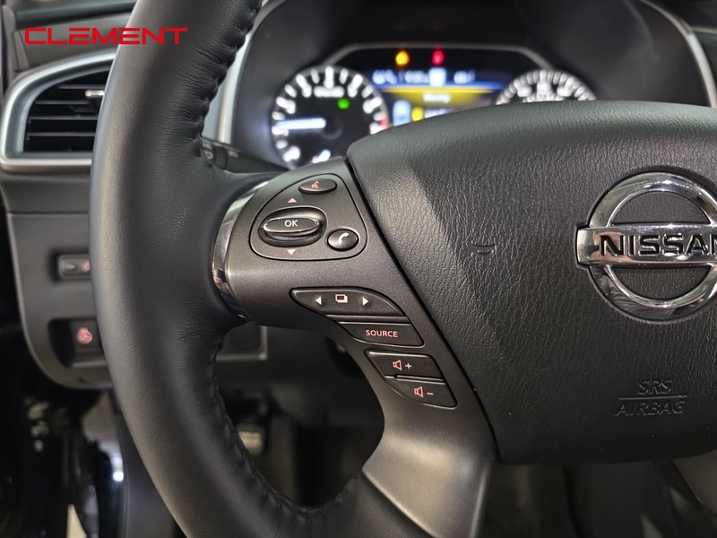 Nissan Murano Vehicle Full-screen Gallery Image 14