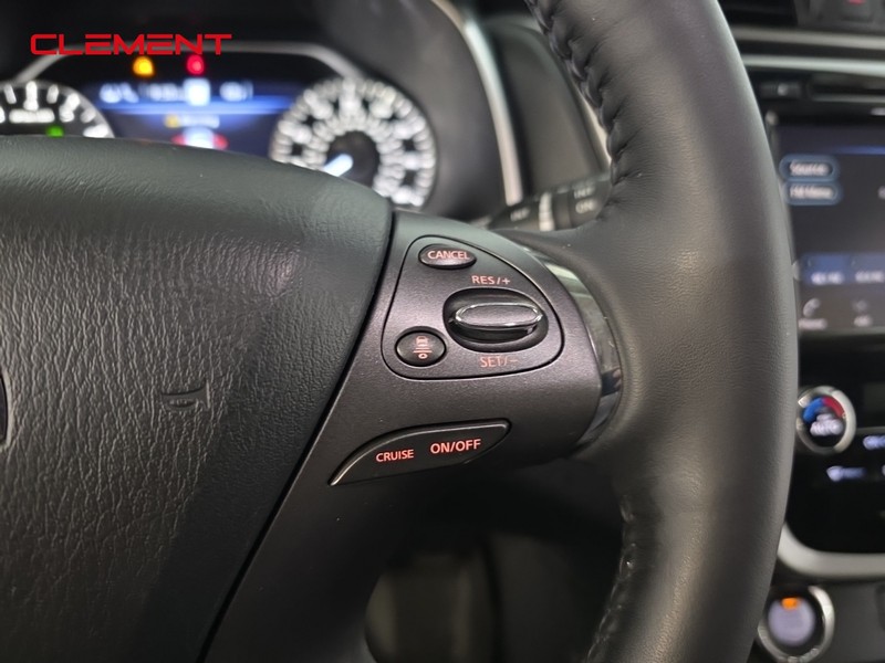 Nissan Murano Vehicle Full-screen Gallery Image 15