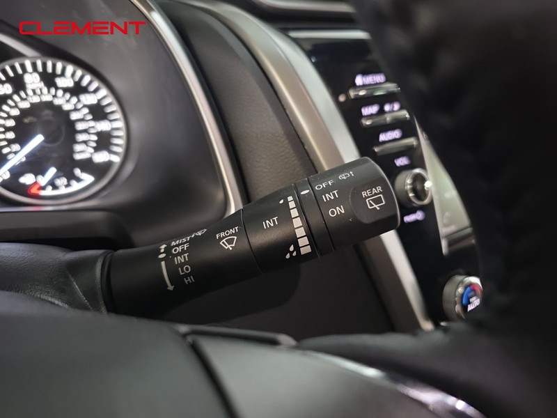 Nissan Murano Vehicle Full-screen Gallery Image 16