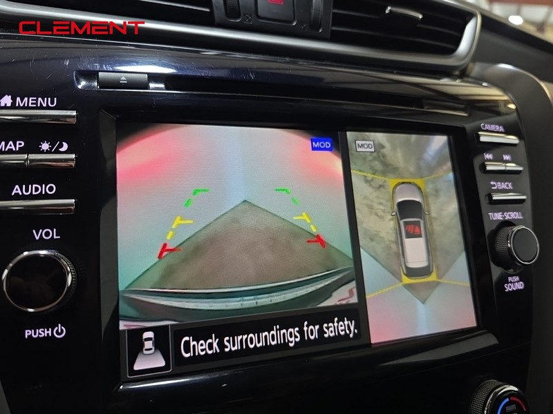 Nissan Murano Vehicle Full-screen Gallery Image 20