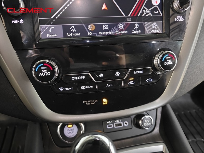 Nissan Murano Vehicle Full-screen Gallery Image 21